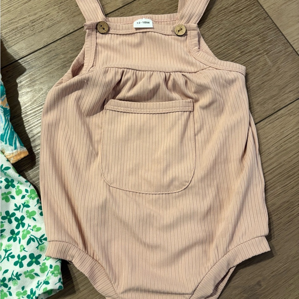 18M Spring/Summer Large Bundle - Picture 7 of 16